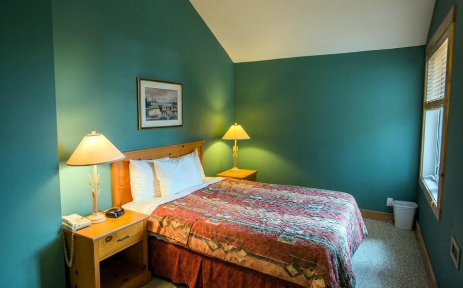 Cornerstone Lodge By Park Vacation Management Fernie Eksteriør billede