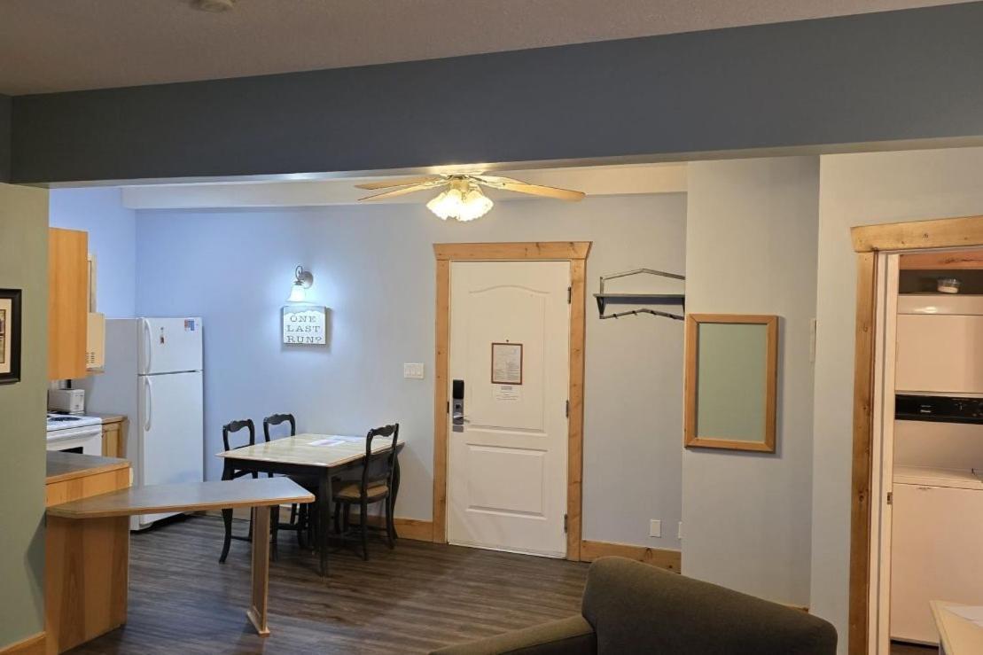 Cornerstone Lodge By Park Vacation Management Fernie Eksteriør billede