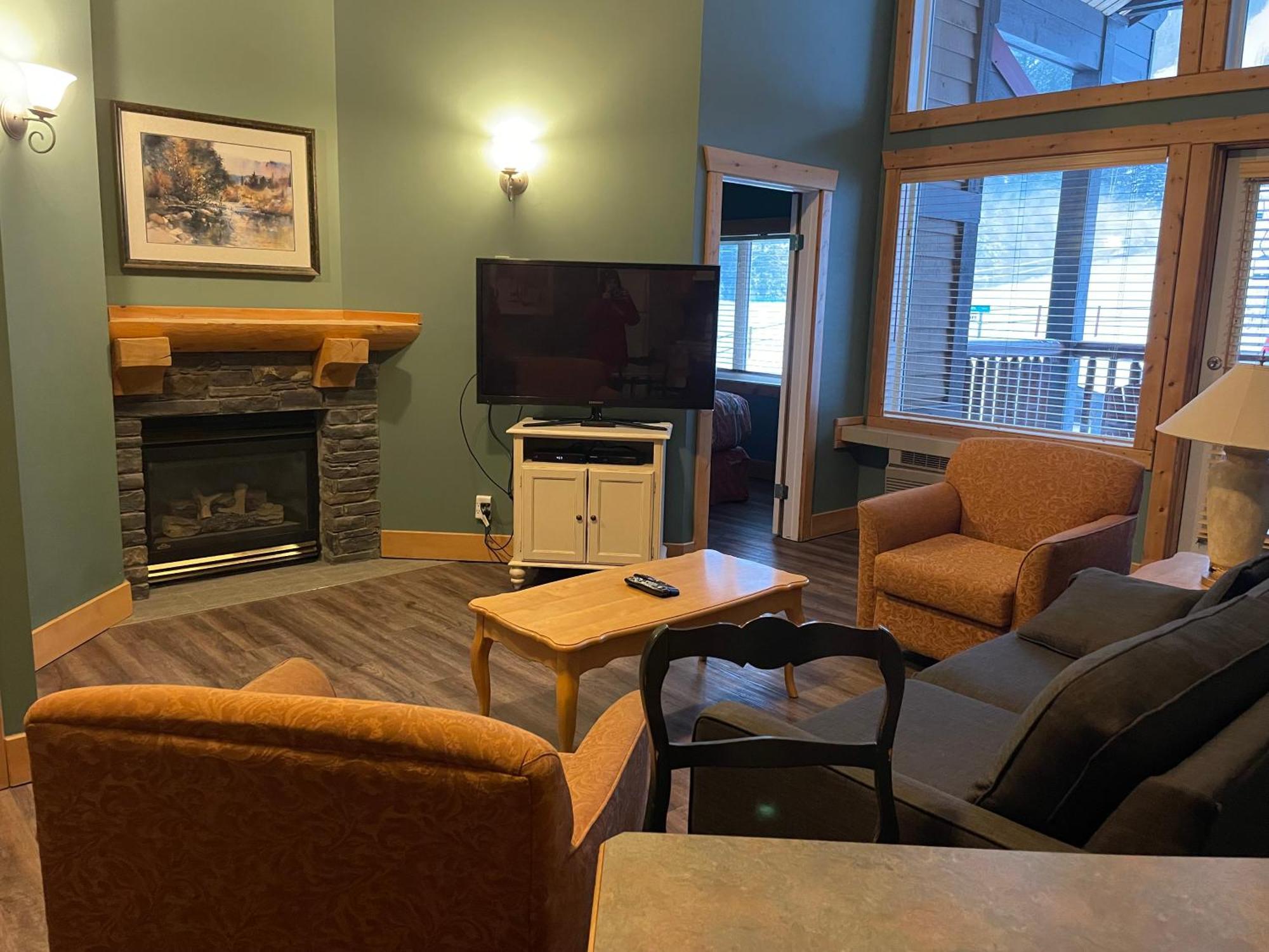 Cornerstone Lodge By Park Vacation Management Fernie Eksteriør billede