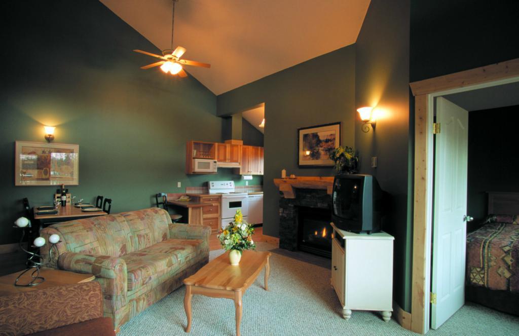 Cornerstone Lodge By Park Vacation Management Fernie Eksteriør billede
